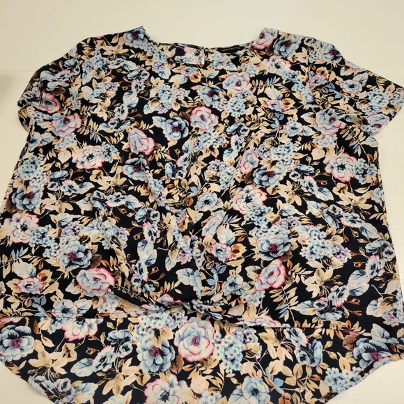 Banana Republic twist hem blouse - Picture 1 of 2